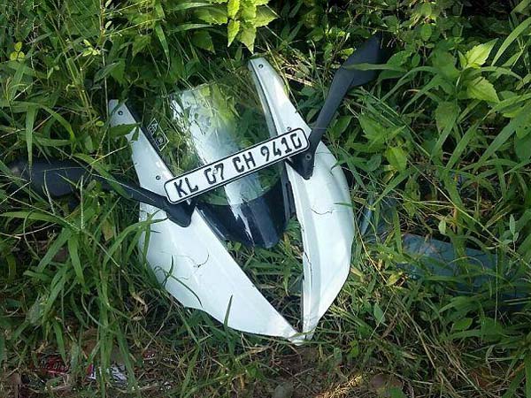 மாருதி ஆல்ட்டோ காருடன் பயங்கரமாக மோதிய சூப்பர் பைக்குகள்... ஒருவர் பலி!