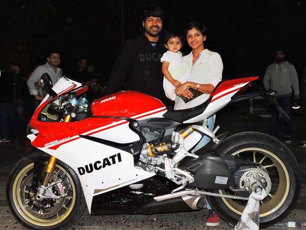  இந்தியா வந்தது டுகாட்டி 1299 பனிகேல் எஸ் ஆனிவர்சரியோ எடிசன் சூப்பர் பைக்!