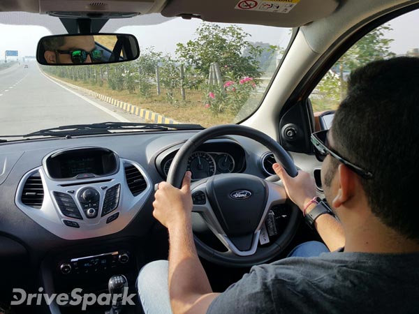  6 ஏர்பேக்குகளுடன் பட்ஜெட் விலையில் அசத்தும் ஃபோர்டு ஃபிகோ கார்...!!