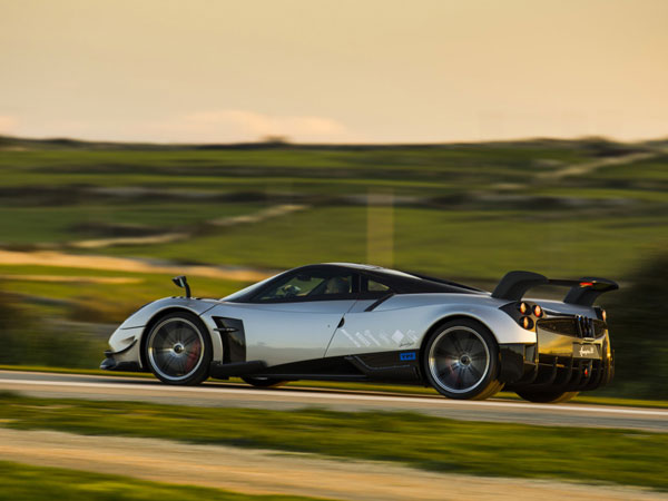 உலகின் அதிசக்திவாய்ந்த டாப் - 10 கார்கள்!!