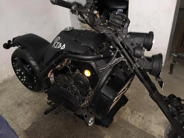  8 ஆண்டுகள் அடாத முயற்சியில் சொந்தமாக 1,000சிசி பைக்கை உருவாக்கிய குஜராத் இளைஞர்!