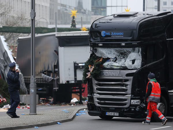 தானியங்கி பிரேக் மூலம் அதிக உயிரிழப்பை தவிர்த்த ஸ்கானியா டிரக்!