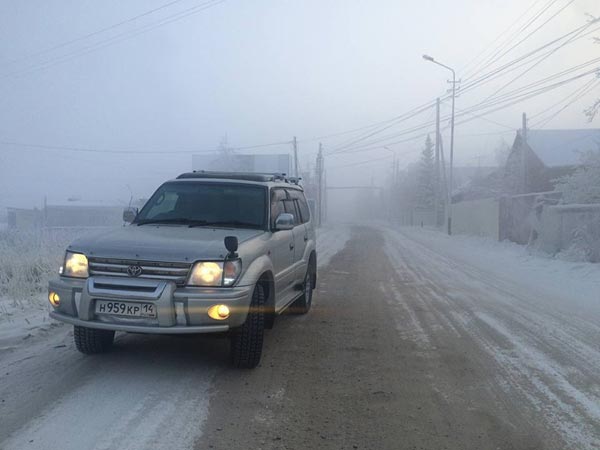 பனிப் பிரதேசத்தை தனி மனுஷியாக காரில் கடந்து சாதித்த இந்திய பெண்!