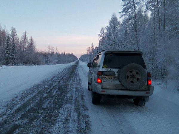 பனிப் பிரதேசத்தை தனி மனுஷியாக காரில் கடந்து சாதித்த இந்திய பெண்!