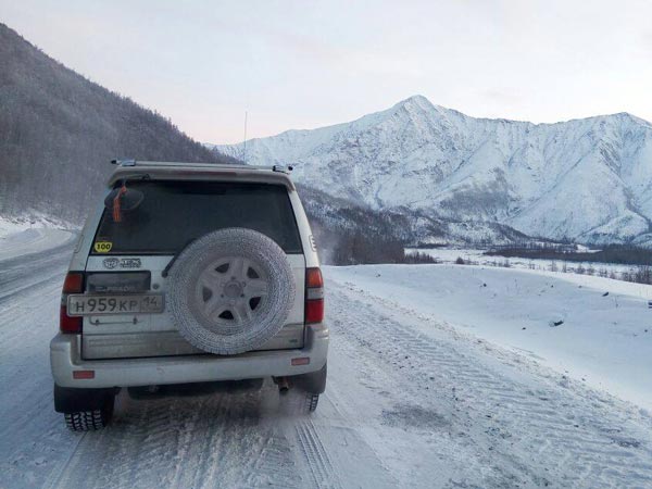 பனிப் பிரதேசத்தை தனி மனுஷியாக காரில் கடந்து சாதித்த இந்திய பெண்!