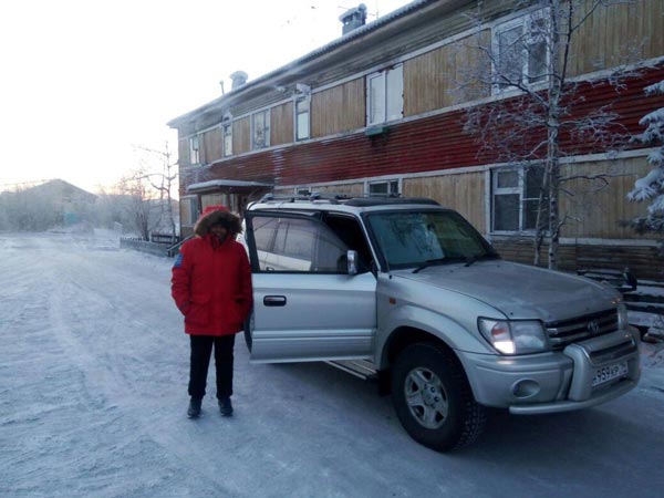 பனிப் பிரதேசத்தை தனி மனுஷியாக காரில் கடந்து சாதித்த இந்திய பெண்!