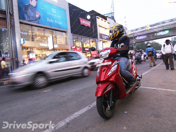  டிவிஎஸ் வீகோ ஸ்கூட்டருடன் புத்தாண்டு கொண்டாட்டம் ஆரம்பம்!