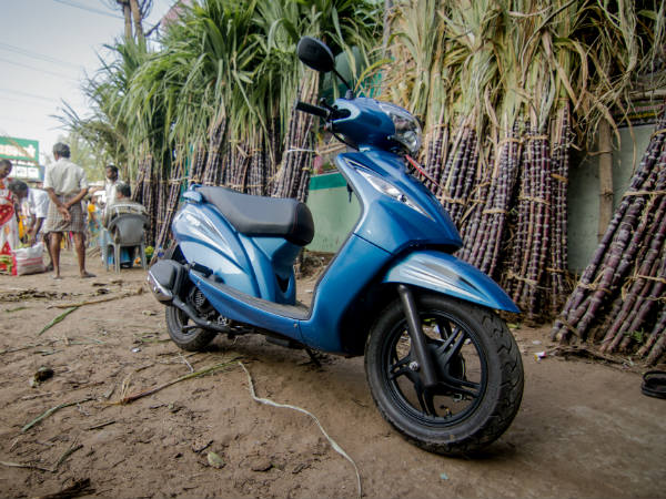 டிவிஎஸ் வீகோ ஸ்கூட்டருடன் பொங்கல் கொண்டாட்டம்!