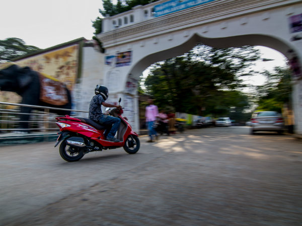 டிவிஎஸ் வீகோ ஸ்கூட்டருடன் பொங்கல் கொண்டாட்டம்!