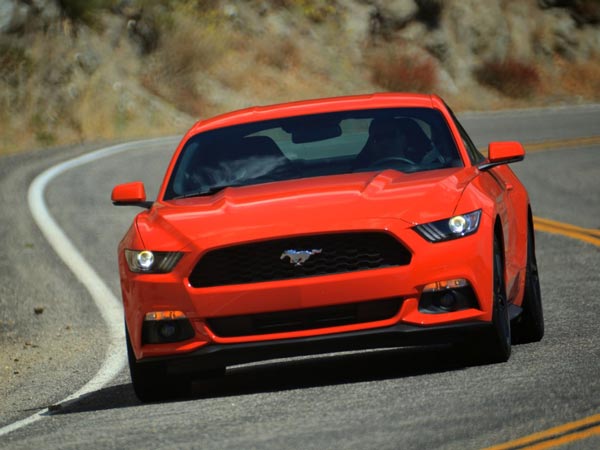 வாழ்க்கையில் ஒருமுறையாவது ஓட்டி பார்க்கத் தூண்டும் டாப் 9 கார்கள்!