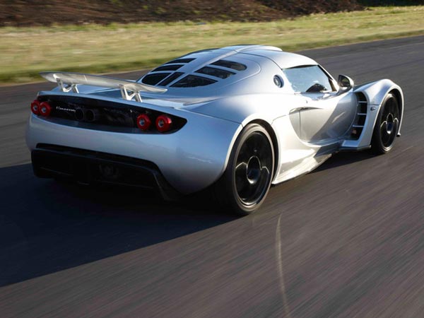 வாழ்க்கையில் ஒருமுறையாவது ஓட்டி பார்க்கத் தூண்டும் டாப் 9 கார்கள்!