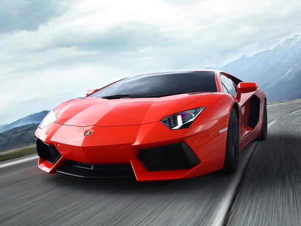  07. லம்போர்கினி அவேன்டேடார்