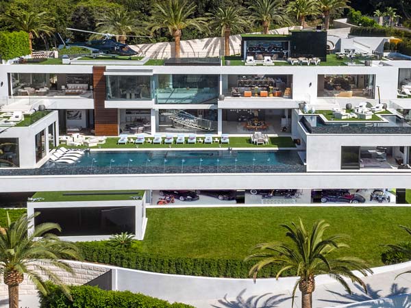  அரிய வகை கார்களுடன் விற்பனைக்கு வந்த பிரம்மாண்ட மாளிகை!