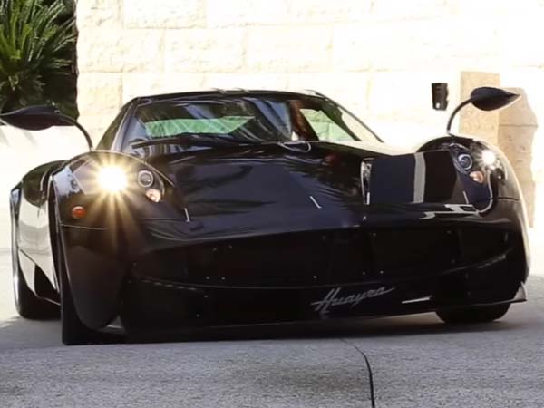  அரிய வகை கார்களுடன் விற்பனைக்கு வந்த பிரம்மாண்ட மாளிகை!