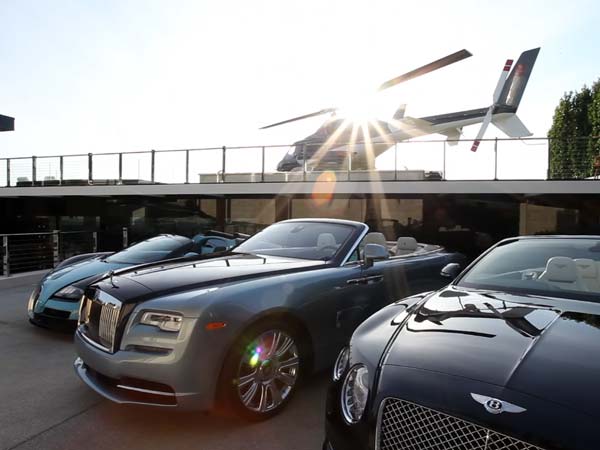  அரிய வகை கார்களுடன் விற்பனைக்கு வந்த பிரம்மாண்ட மாளிகை!