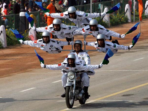  குடியரசு தின விழா சாகச நிகழ்ச்சியில் புல்லட்டுகளுக்கு பதிலாக அப்பாச்சி பைக்!