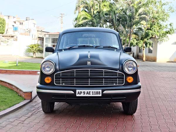 அம்பாசடர் காரை அட்டகாசமாக புதுப்பித்த கோவை நிறுவனம்!