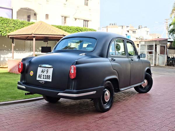 அம்பாசடர் காரை அட்டகாசமாக புதுப்பித்த கோவை நிறுவனம்!