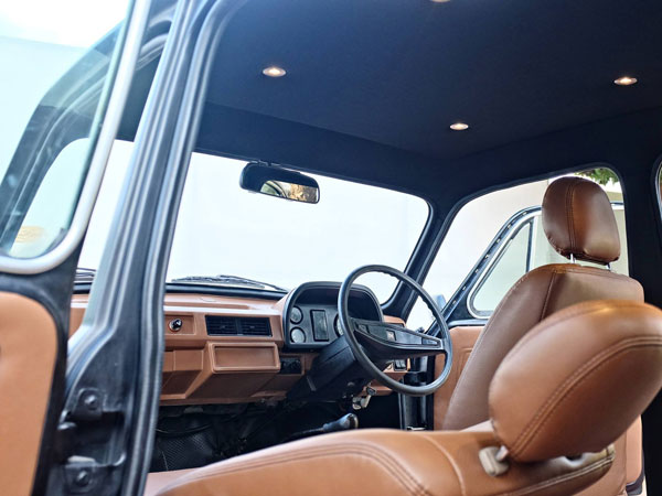 அம்பாசடர் காரை அட்டகாசமாக புதுப்பித்த கோவை நிறுவனம்!