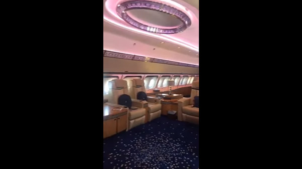 அபுதாபி இளவரசரின் சொகுசு விமானம்- வீடியோ!