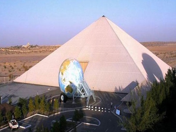 அபுதாபி இளவரசரின் சொகுசு விமானம்- வீடியோ!