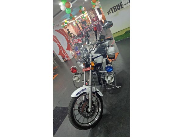 ஹைதராபாத் போலீசாருக்கு ரீகல் ராப்டர் மோட்டார்சைக்கிள்!