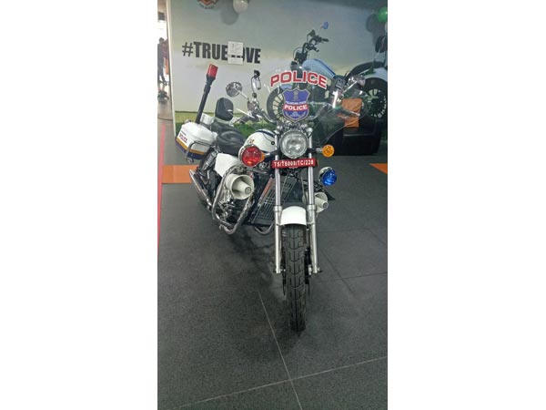 ஹைதராபாத் போலீசாருக்கு ரீகல் ராப்டர் மோட்டார்சைக்கிள்!