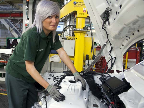 ஜாகுவார் லேண்ட்ரோவர் ஆலையிலிருந்து பல கோடி மதிப்புடைய கார் எஞ்சின்கள் திருட்டு!