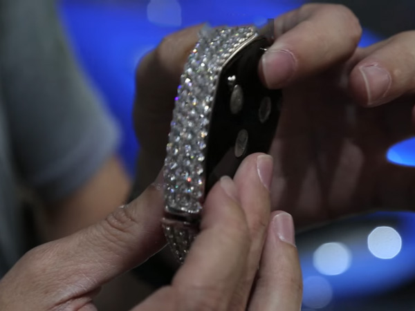 கோனிக்செக் காருக்கான விலை உயர்ந்த சாவி... விலை ஜஸ்ட் ரூ.1.70 கோடி மட்டுமே!