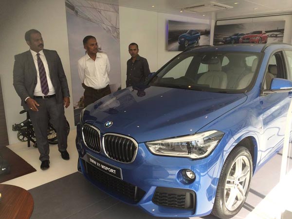 திருநெல்வேலியில் பிஎம்டபிள்யூ சொகுசு கார்கள் தரிசனம்!!