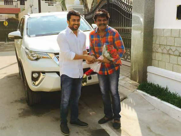 சிங்கம் இயக்குனர் ஹரிக்கு விலை உயர்ந்த கார் பரிசளித்த நடிகர் சூர்யா!!