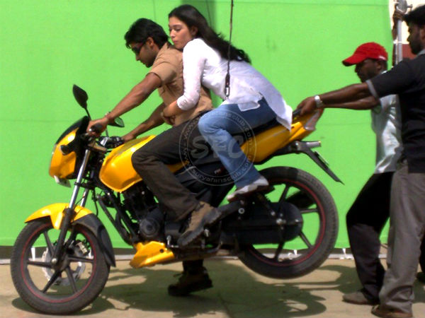  சிங்கம் இயக்குனர் ஹரிக்கு விலை உயர்ந்த கார் பரிசளித்த நடிகர் சூர்யா!!