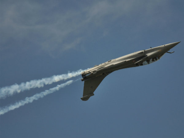 ரஃபேல் போர் விமானத்தில் பறந்த அனில் அம்பானி!!