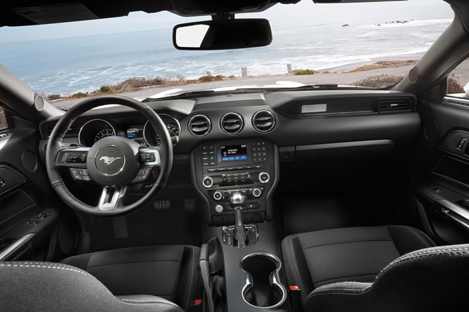 ஃபோர்டு மஸ்டாங் கார் வாங்கினார் கருண் நாயர்!