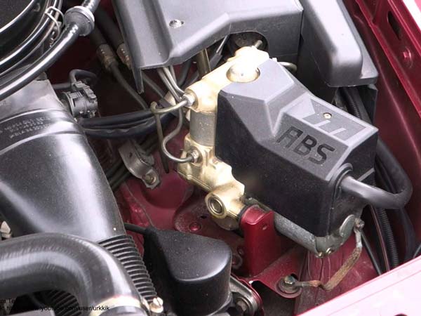 கார்கள் - பேருந்துகளில் ஏபிஎஸ் பொருத்த காலக்கெடு!