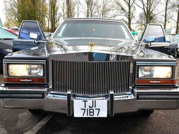 ஏலத்திற்கு வந்த அமெரிக்க அதிபர் டொனால்டு டிரம்பின் பழைய லிமோசின் கார்!