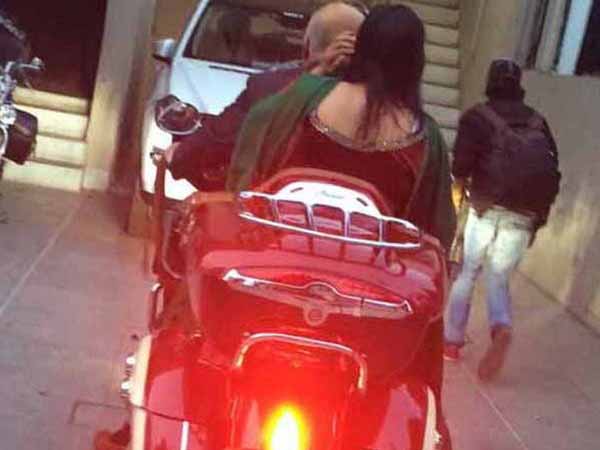 தந்தைக்கு ரோட்மாஸ்டர் பைக், தாயாருக்கு பென்ஸ் பரிசளித்த மகன்