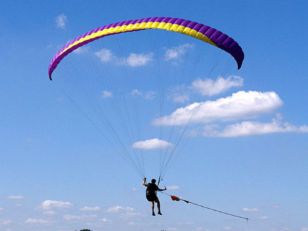 பாரா கிளைடரை சொந்தமாக தயாரித்த கிராமத்து இளைஞர்!