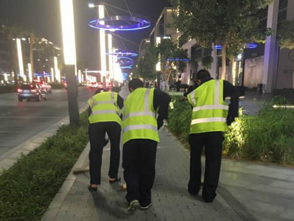 காரில் சாகசம் புரிந்த இளைஞர்கள் தெருவை கூட்ட உத்தரவிட்ட துபாய் மன்னர்!!