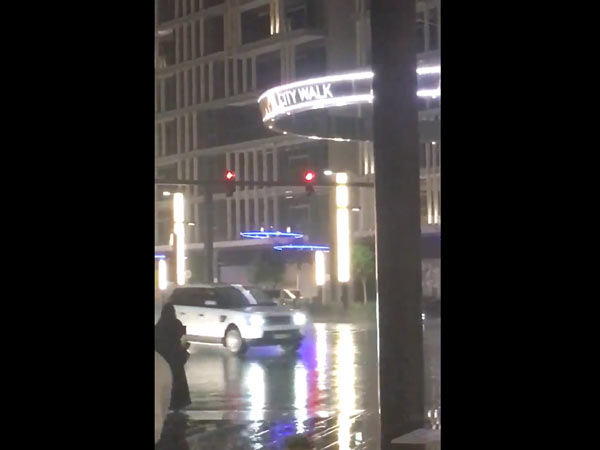 காரில் சாகசம் புரிந்த இளைஞர்கள் தெருவை கூட்ட உத்தரவிட்ட துபாய் மன்னர்!!