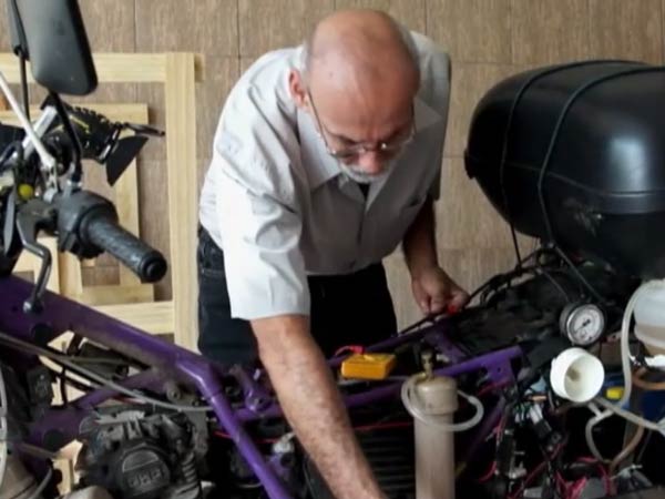 இந்த பைக்குக்கு பெட்ரோல் தேவையில்லை தண்ணீர் போதும்! இந்த பைக்குக்கு பெட்ரோல் தேவையில்லை தண்ணீர் போதும்!