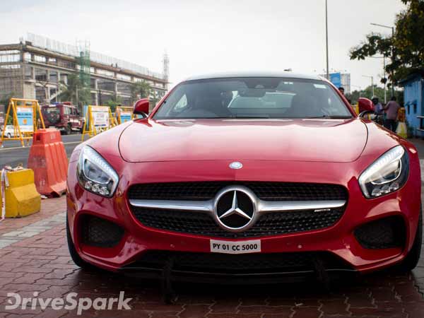 சென்னை இசிஆர் சாலையில் கார் ரேஸ்: ரூ.30 கோடி மதிப்புடைய சூப்பர் கார்கள் பறிமுதல்!