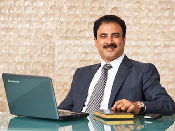 120 சூப்பர் கார்கள், எண்ணிடலங்கா சூப்பர் பைக்குகள்... கலக்கும் இளம் தொழிலதிபர்!