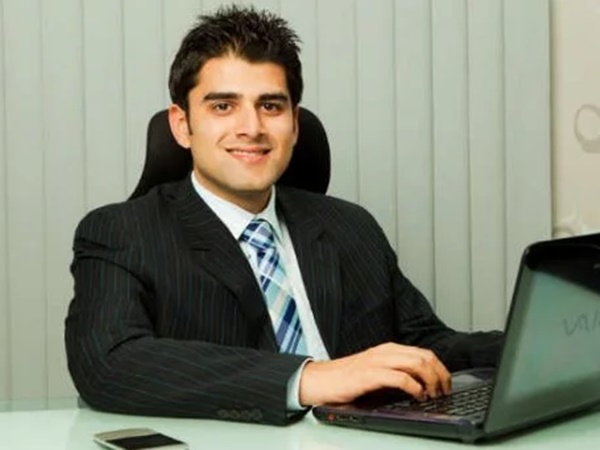 120 சூப்பர் கார்கள், எண்ணிடலங்கா சூப்பர் பைக்குகள்... கலக்கும் இளம் தொழிலதிபர்!