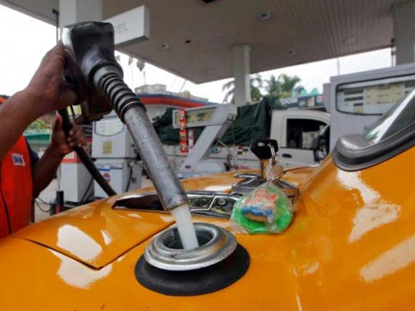 காரில் எரிபொருள் டேங்க் மூடி ஏன் பக்கவாட்டில் கொடுக்கப்படுகிறது தெரியுமா?