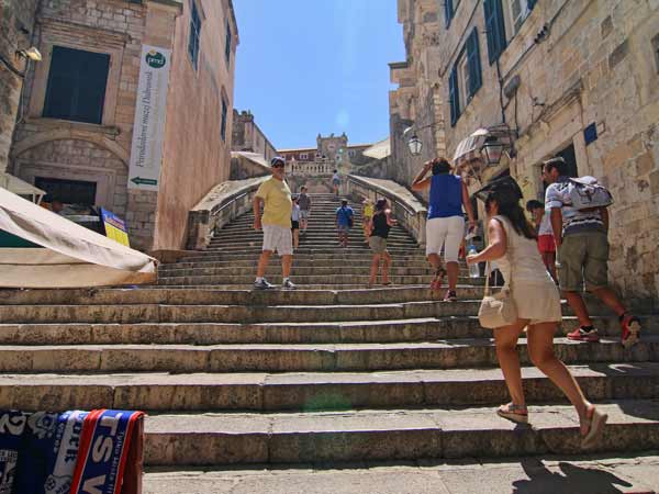 இங்கிலாந்து வரை கேடிஎம் ட்யூக்390 பைக்கில் சென்ற இளைஞர்