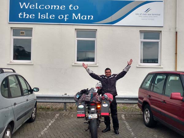 இங்கிலாந்து வரை கேடிஎம் ட்யூக்390 பைக்கில் சென்ற இளைஞர்