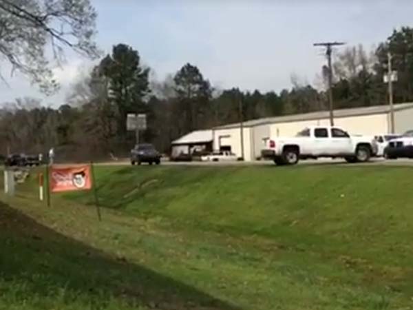 போலீசாரிடம் சிக்காமலிருக்க தாறுமாராக கார் ஓட்டிய சிறுவன்!