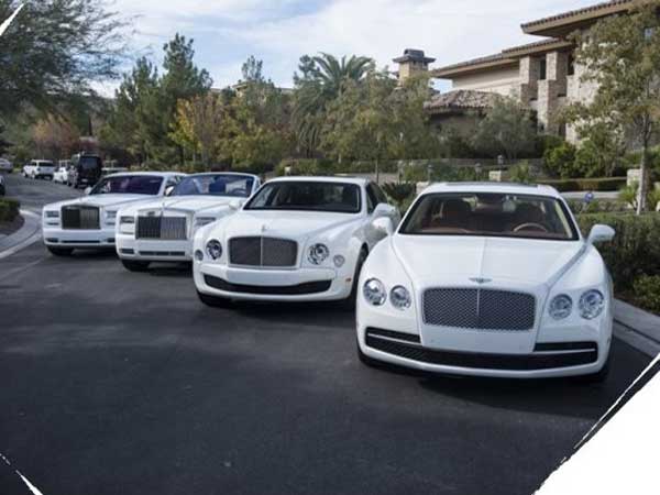 ரூ.3.2 கோடியில் மெர்சிடிஸ் மேபக் கார் வாங்கிய சலூன் கடை உரிமையாளர்!