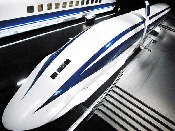 மணிக்கு 600 கிமீ வேகத்தில் செல்லும் ரயில்: ரயில்வே அமைச்சகம் தீவிரம்!